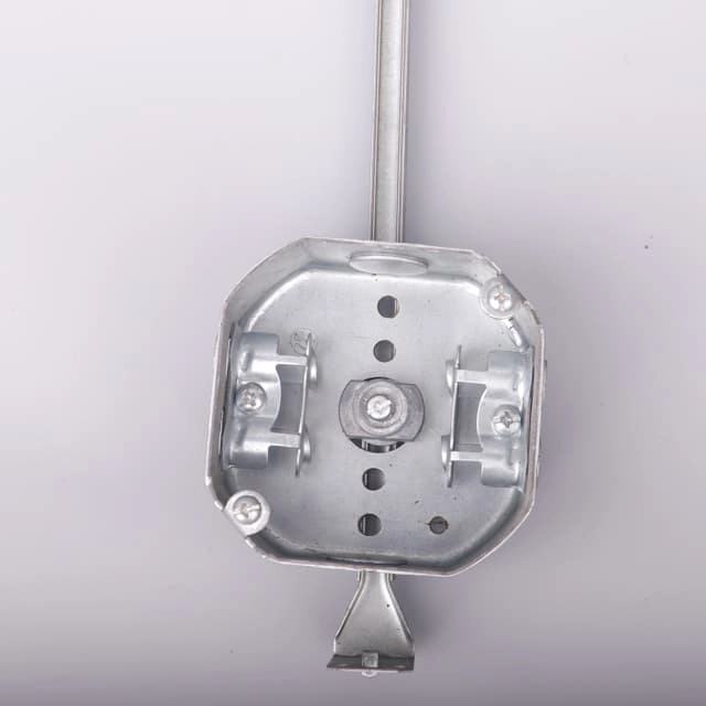 Làm thế nào để kiểm tra nếu một hộp nối kim loại được đặt trên mặt đất